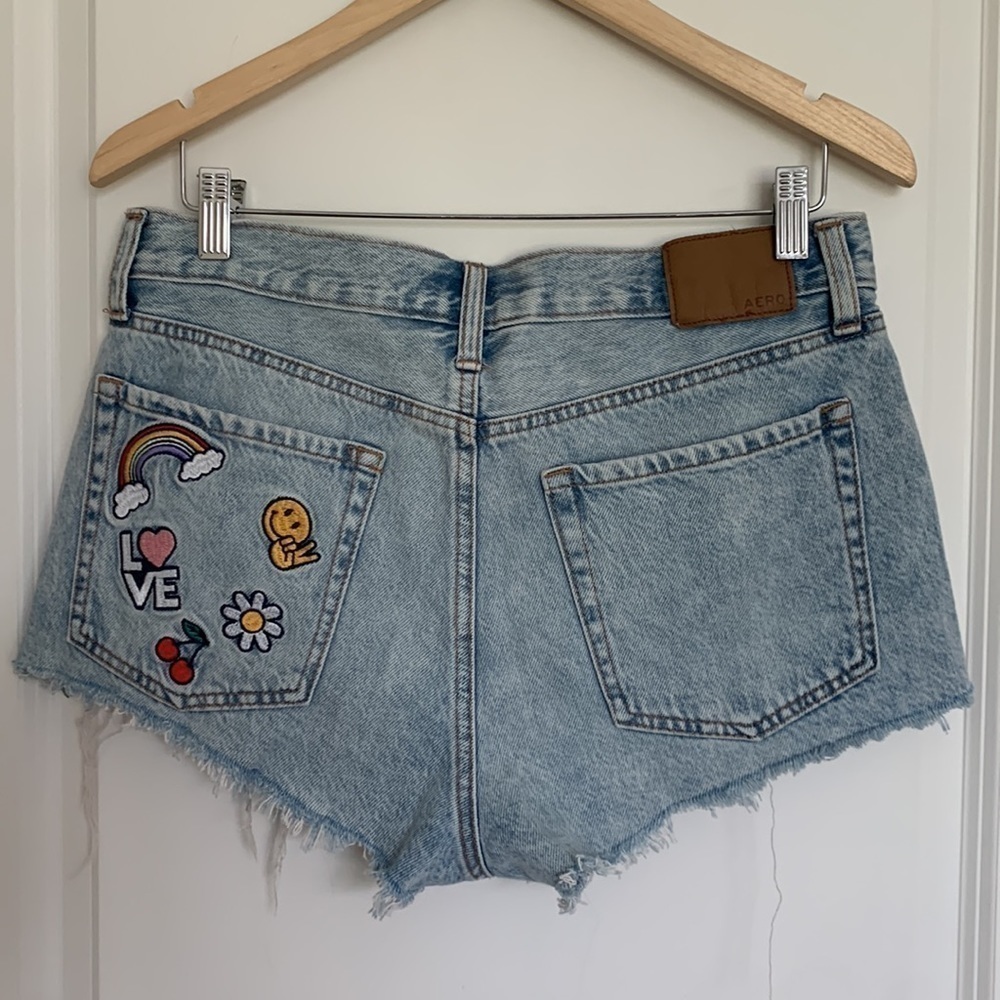 Aeropostale Women’s Boyfriend Distressed Shorts Lightwash 4